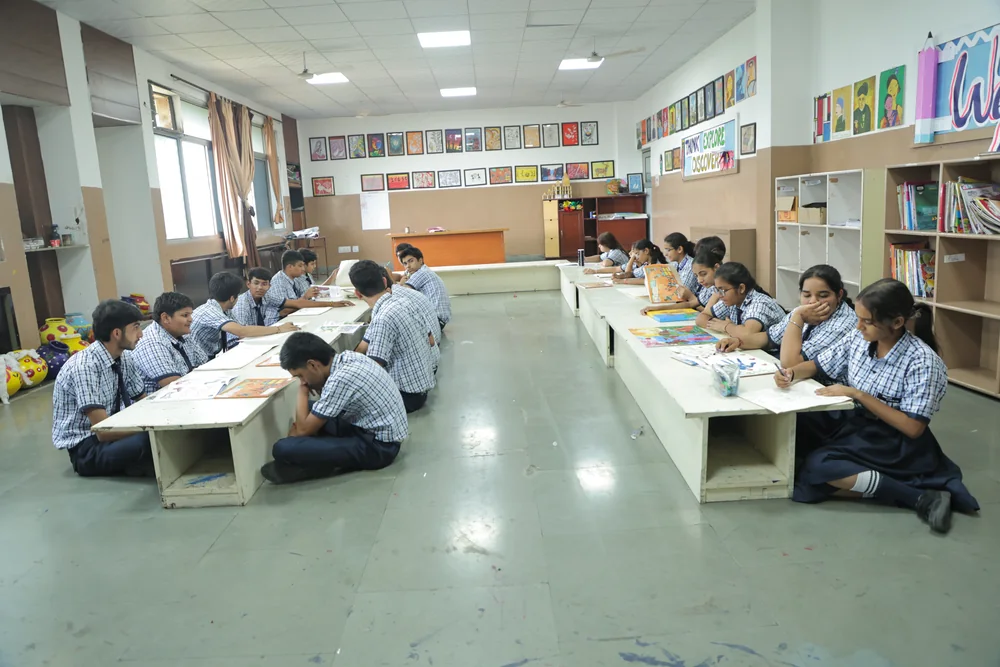 The art room, classes at work at the low tables
