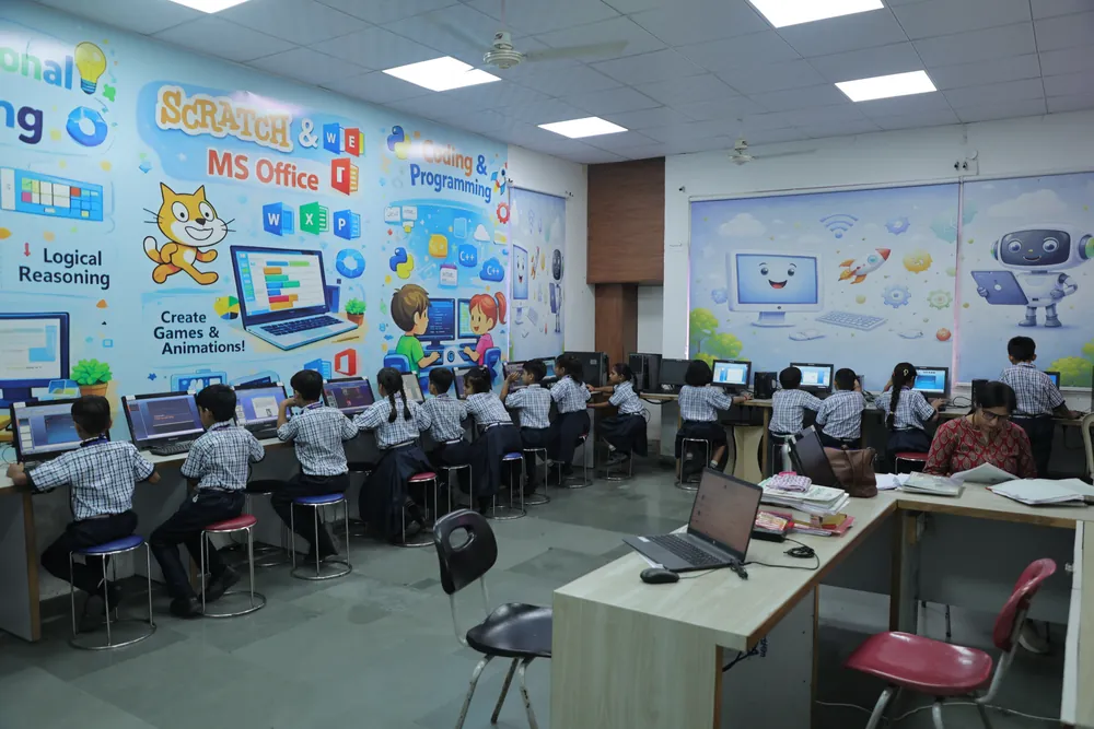 A junior class at the desktops along the lab wall