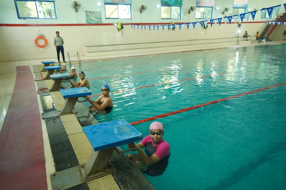 The indoor swimming pool with lane ropes