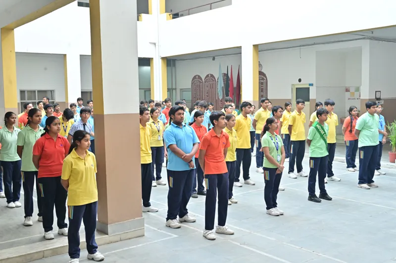 Students in house colours