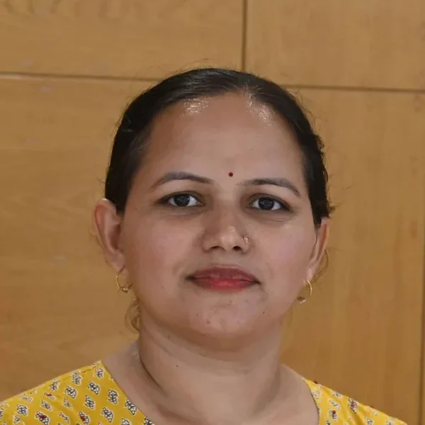 Mrs Pooja, Librarian