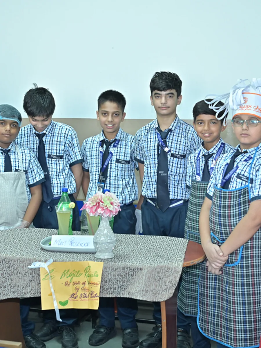 Students at the cooking-without-fire competition